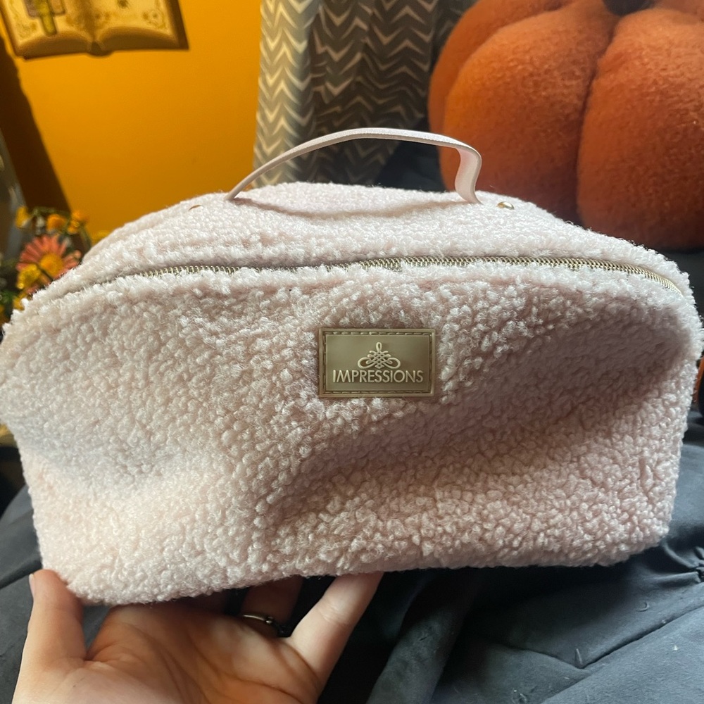 NWOT NEVER USED Impressions Pink Plush Cosmetic Bag